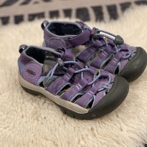 Girl’s Keen Sandals Size 10